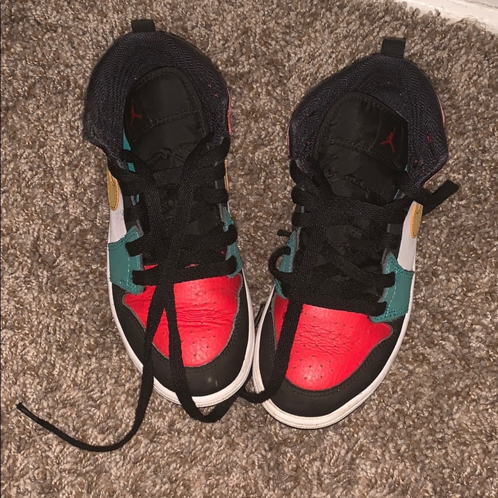 Preowned Jordan Mid 1s “Dream it Do it”